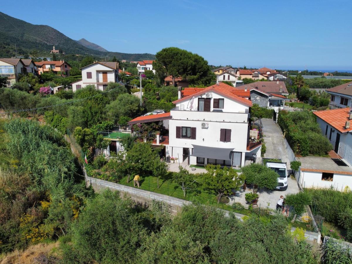 Villa Marco Aurelio Cisano sul Neva Exteriér fotografie